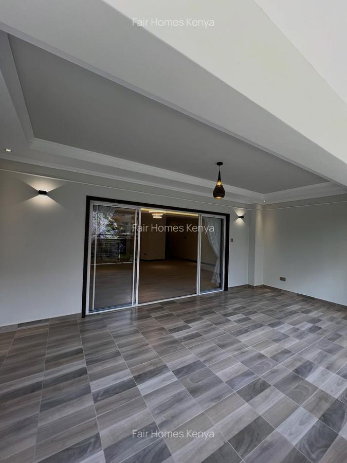 3 Bed Apartment with En Suite at Riverside Drive - 11