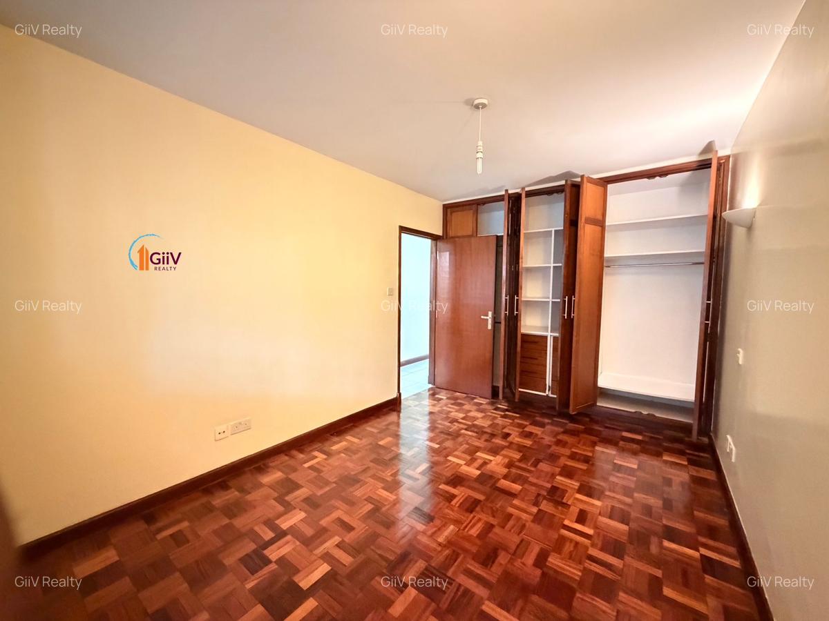 4 Bed Apartment with En Suite in Riverside - 13