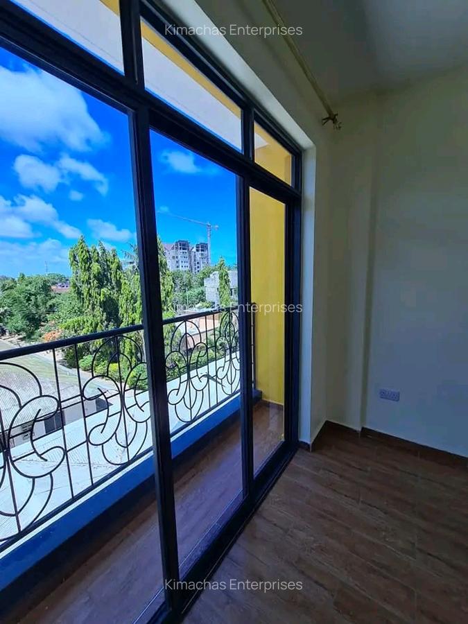 3 Bed Apartment with En Suite at Beach Road - 12
