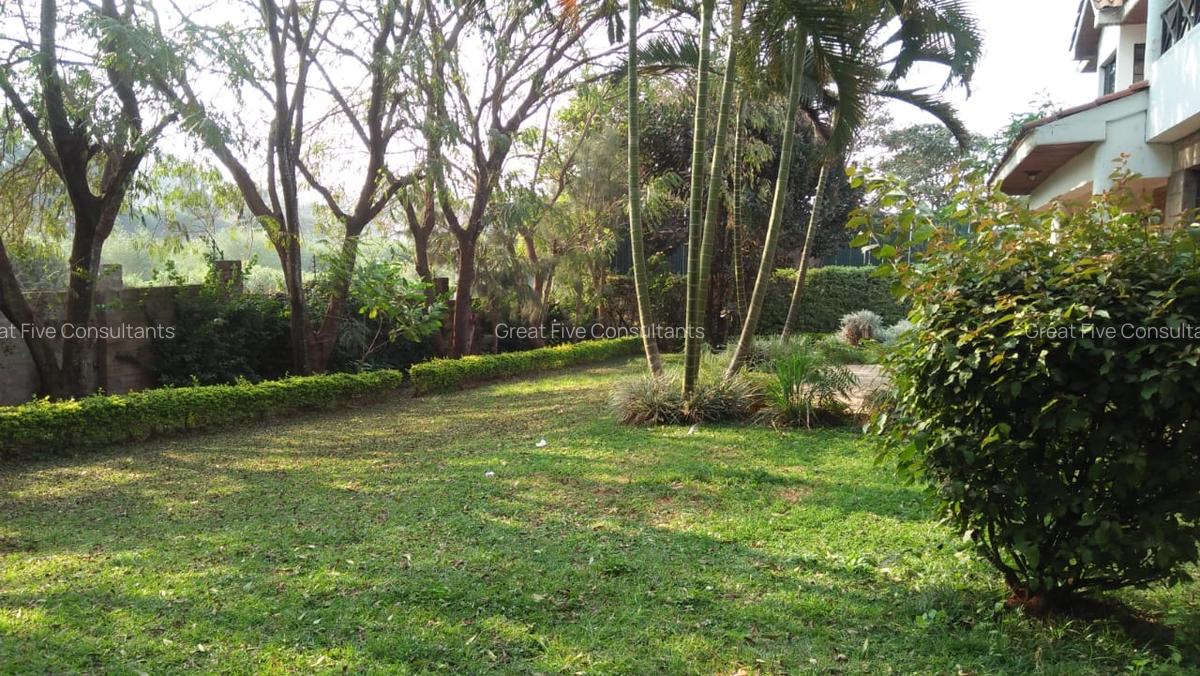 5 Bed Villa with En Suite in Runda - 2