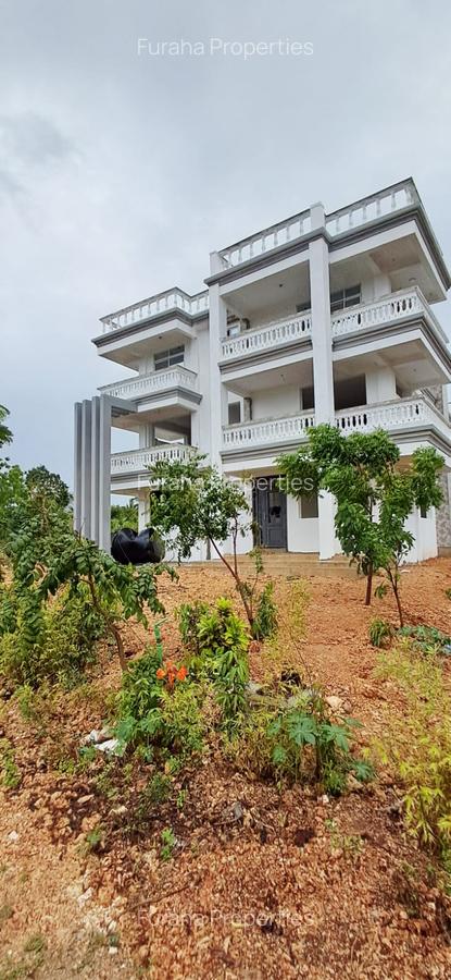 4 Bed Villa in Diani - 1