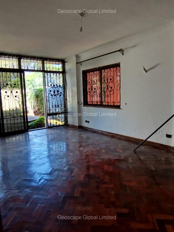 5 Bed House with En Suite in Lavington - 6