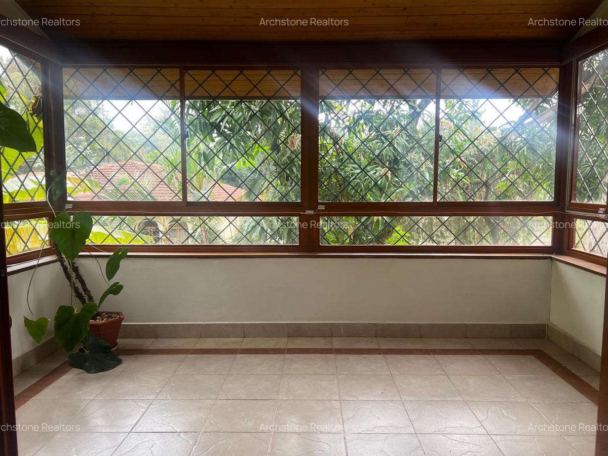 4 Bed Townhouse with En Suite in Brookside - 10