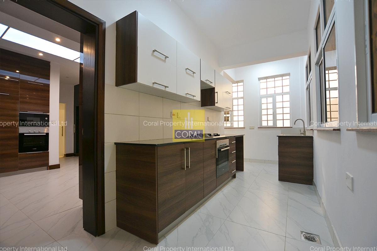 4 Bed Townhouse with Garden in Spring Valley - 4