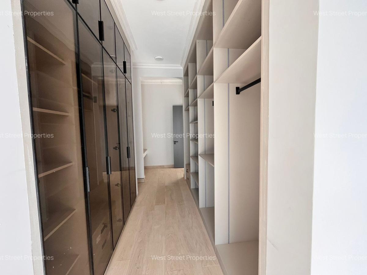 5 Bed Villa with En Suite at Lavington - 7