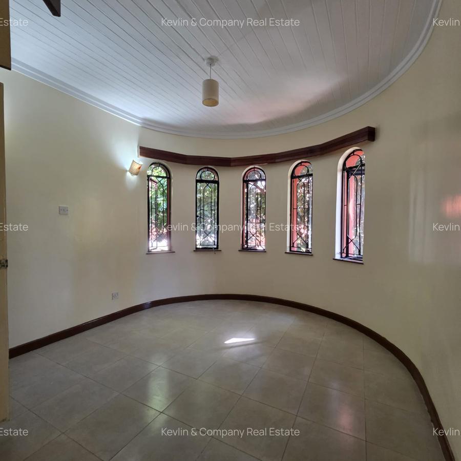 5 Bed House with En Suite at Riverside Drive - 11