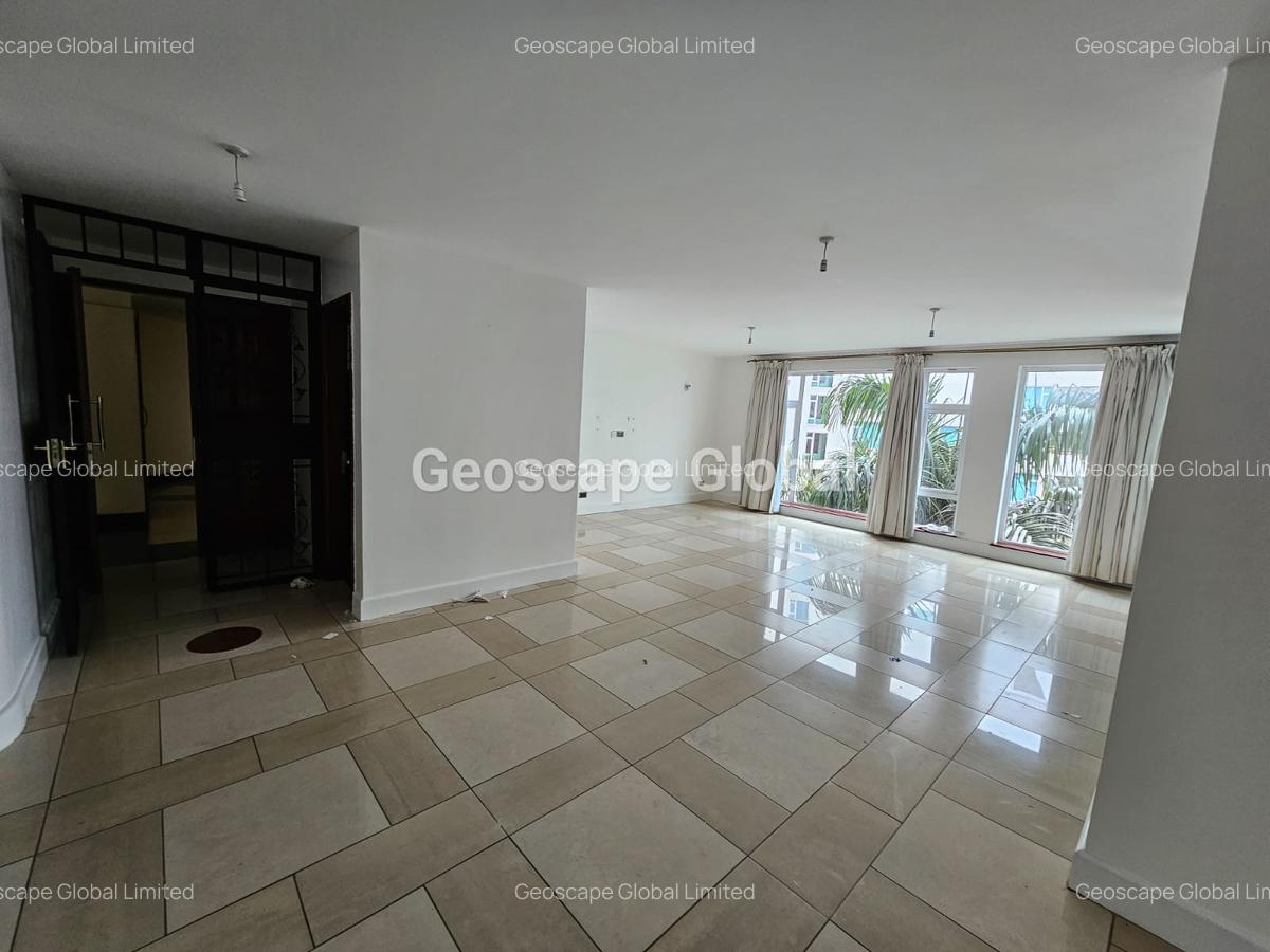 3 Bed Apartment with En Suite in Riverside - 3