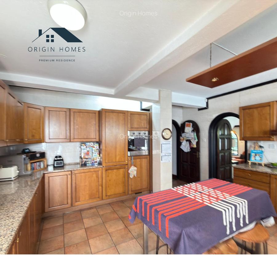 4 Bed Townhouse with En Suite at Riverside - 15