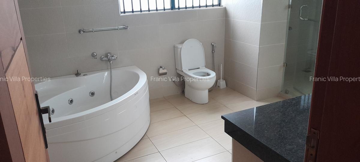 6 Bed House with En Suite at Nyari Central - 6