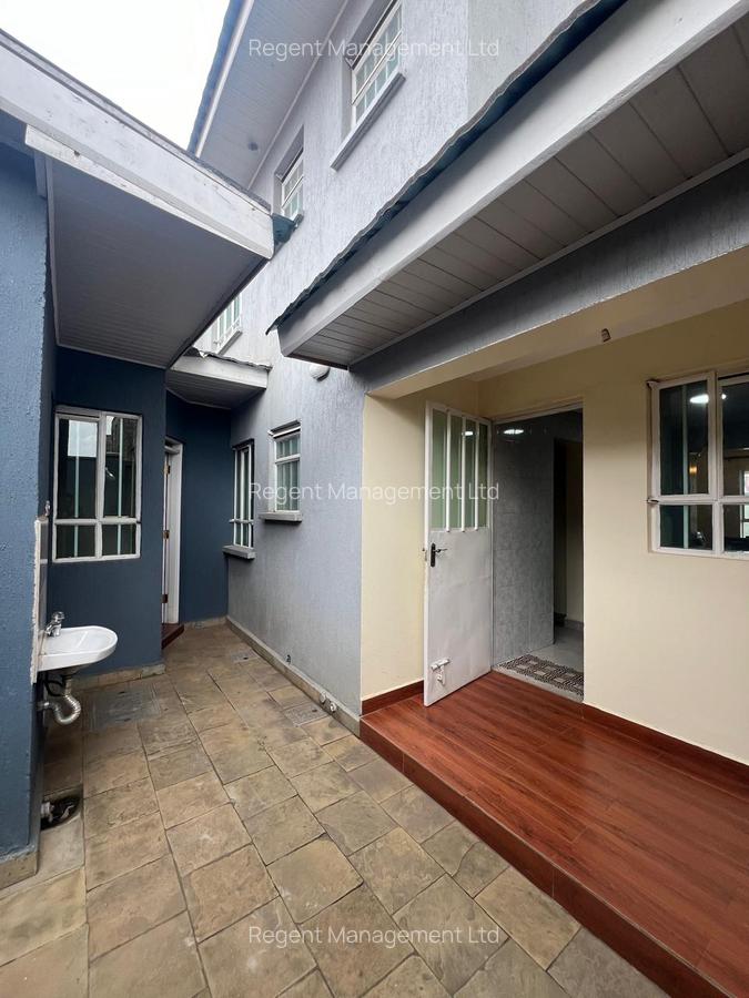 4 Bed House with En Suite at Five Star Road - 4