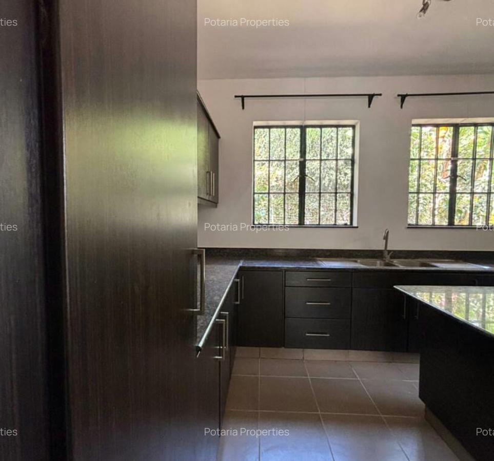 4 Bed House with En Suite in Runda - 12