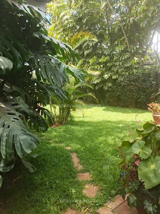 5 Bed Townhouse with En Suite at Lavington - 13