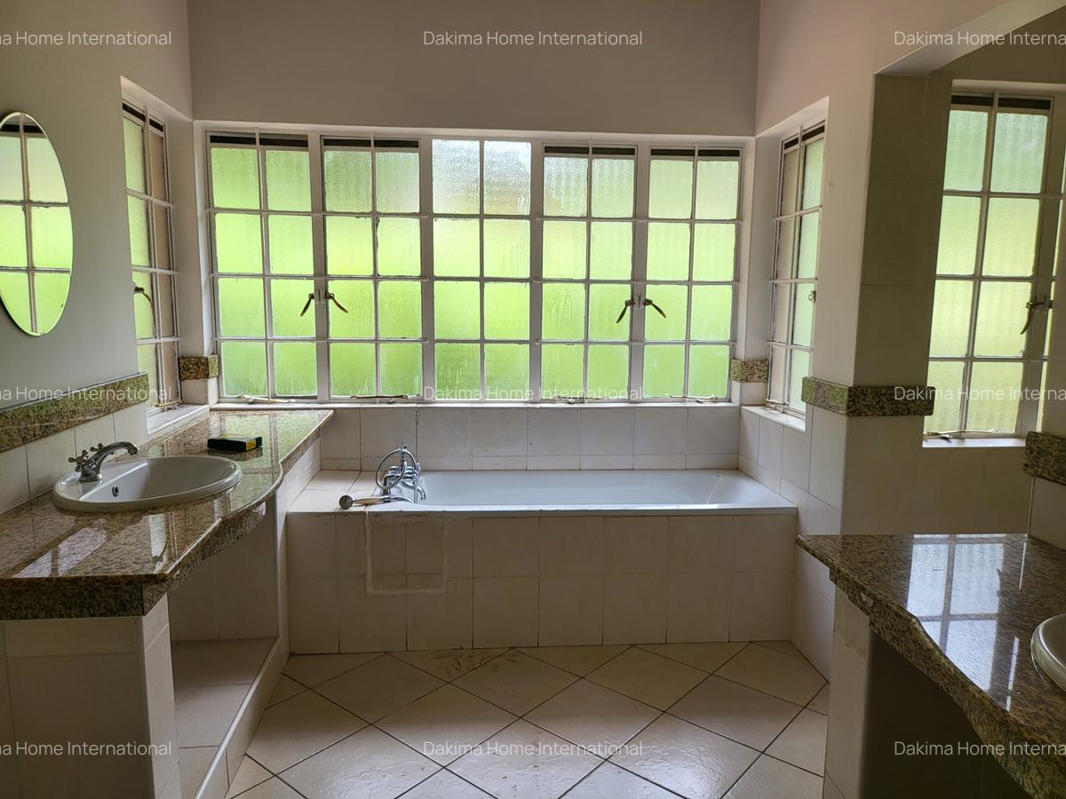 5 Bed Townhouse with En Suite in Rosslyn - 15