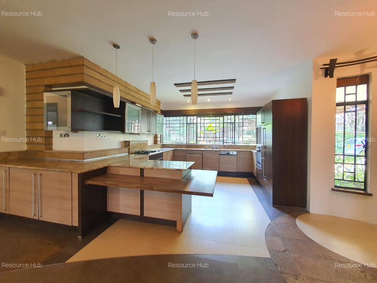 4 Bed House with En Suite at Lake View - 7