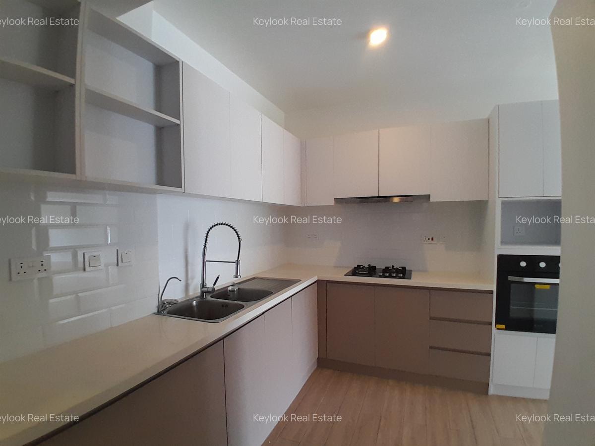 3 Bed Apartment with En Suite at Lavington - 8