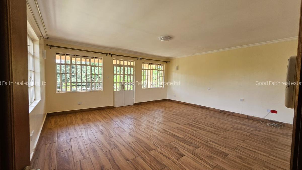 4 Bed House with En Suite in Rosslyn - 7