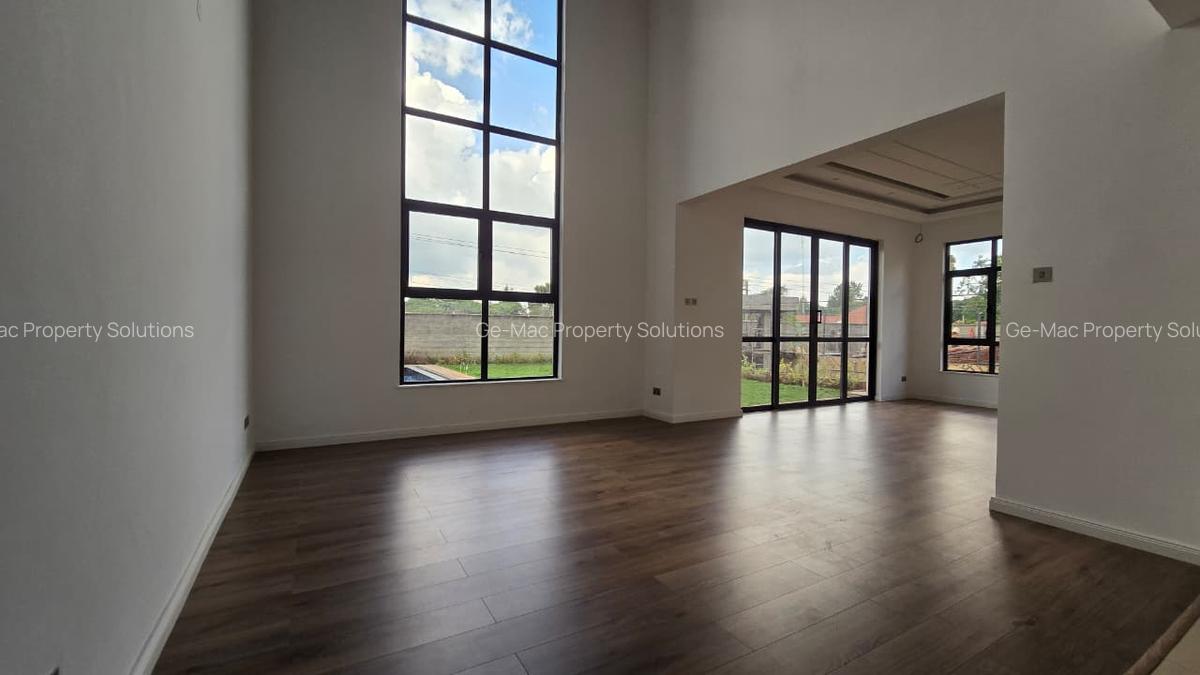 5 Bed House with En Suite in Lavington - 3