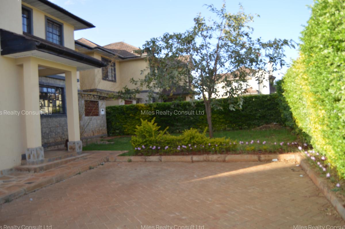 3 Bed Villa with En Suite at Edenville Estate One - 3