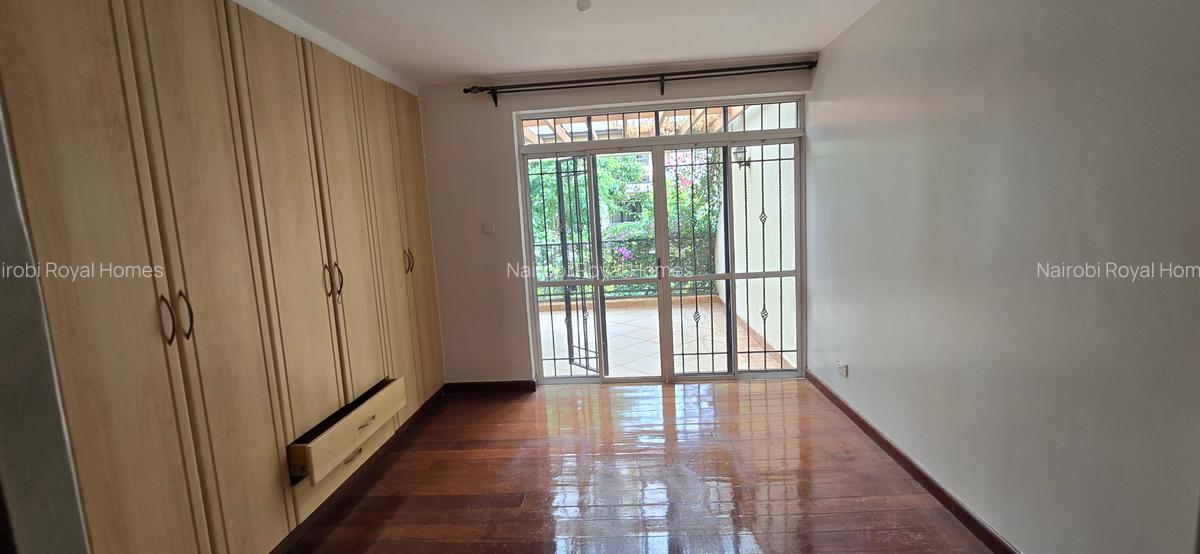 5 Bed Townhouse with En Suite at Brookside Drive - 17