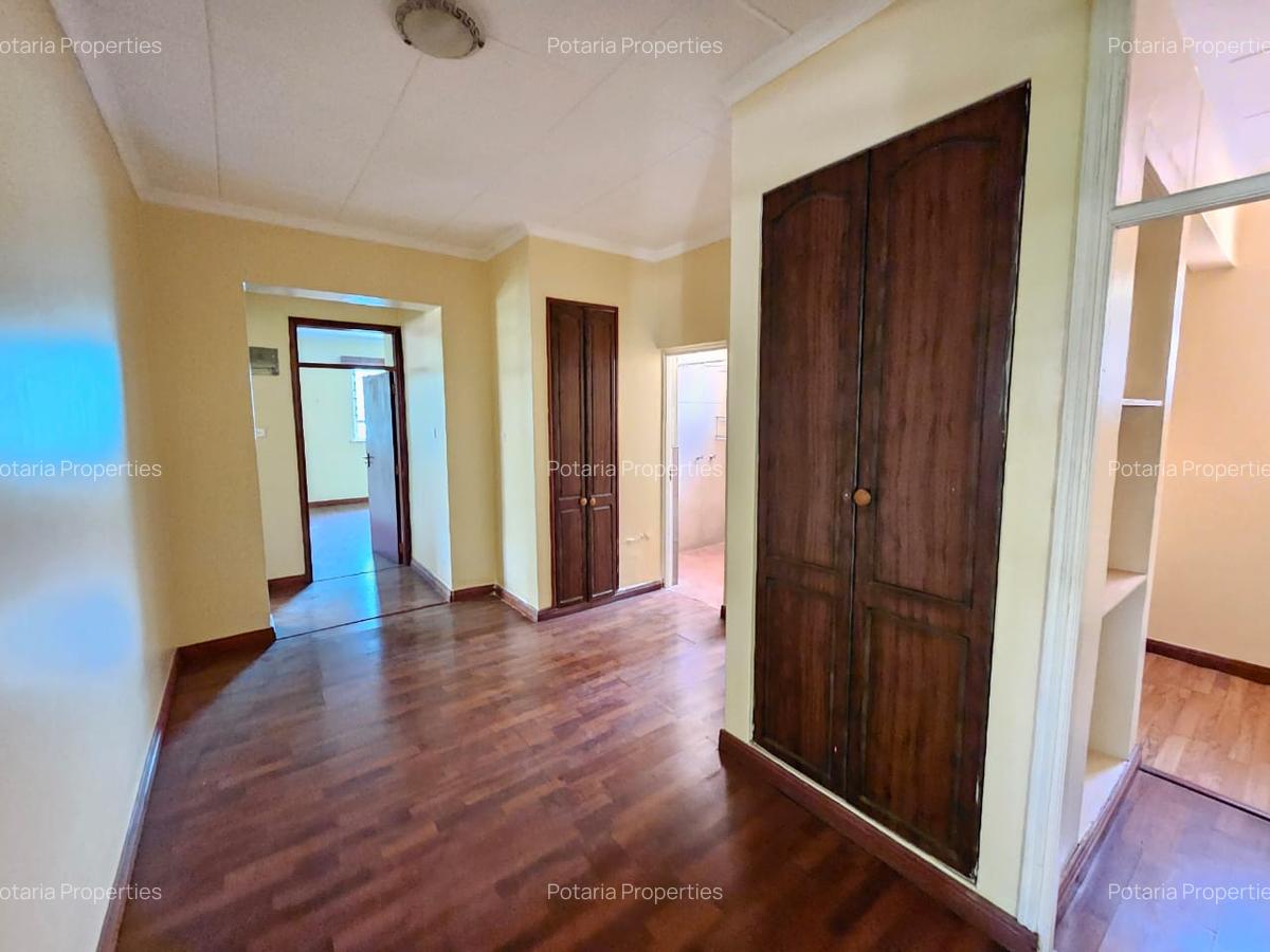 Commercial Property with Parking in Lavington - 7