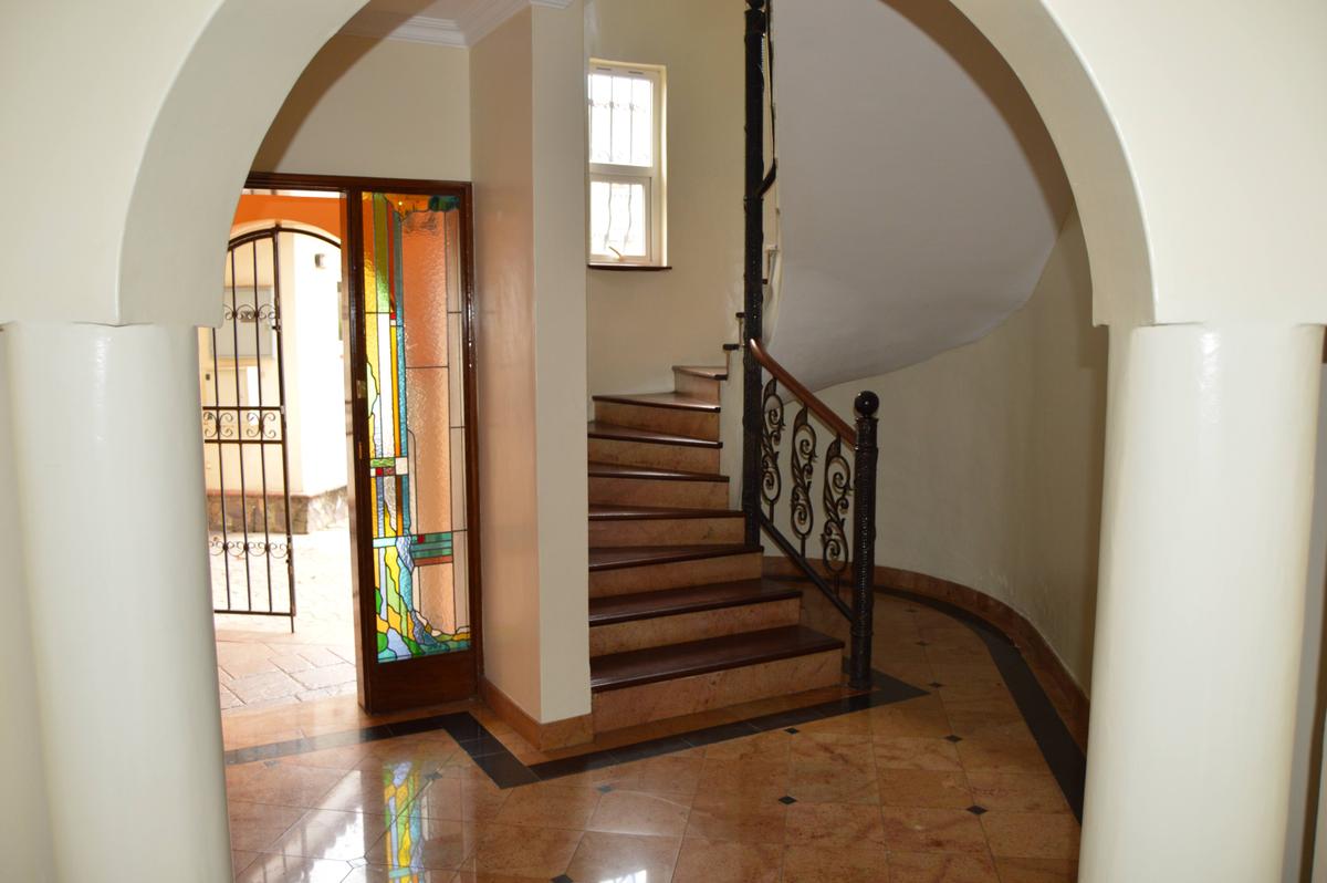 4 Bed Townhouse with En Suite at Palm Spring Gardens - 10