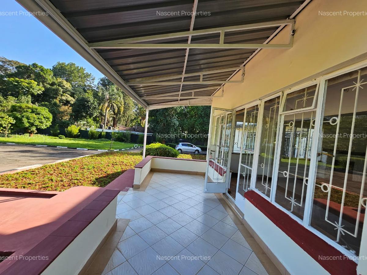 6 Bed House with En Suite in Rosslyn - 3