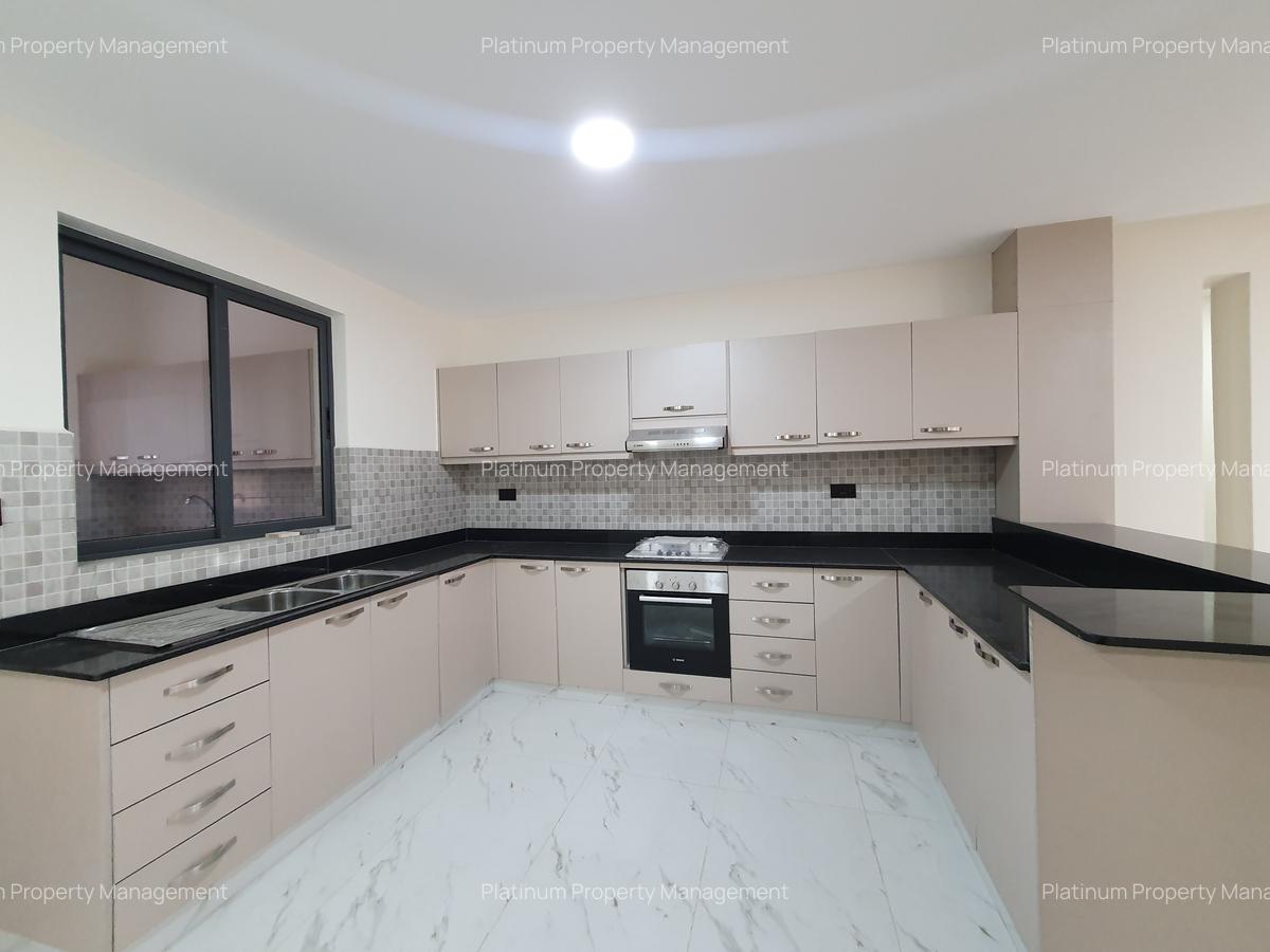4 Bed Apartment with En Suite at 2Nd Parklands Avenue - 4