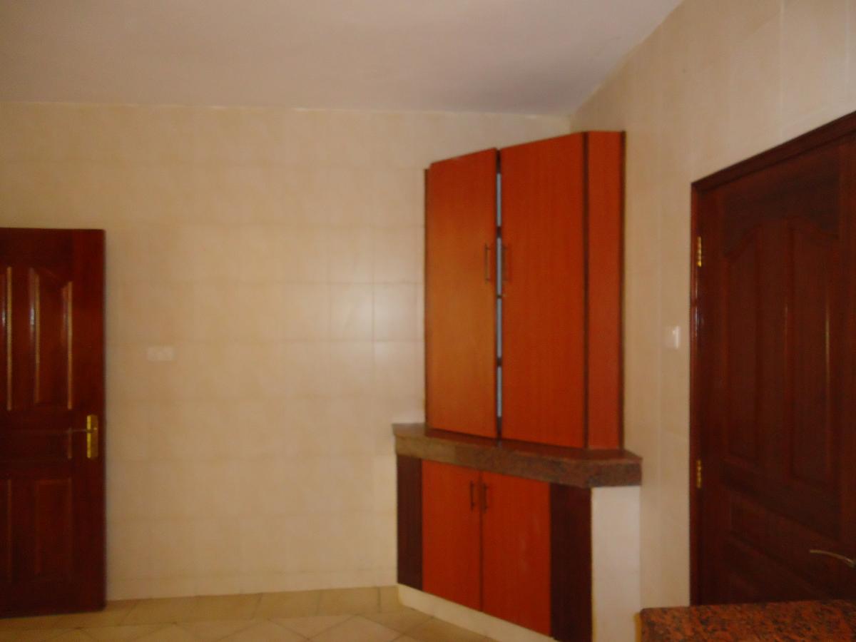 3 Bed Apartment with En Suite at Jamuhuri Road - 4