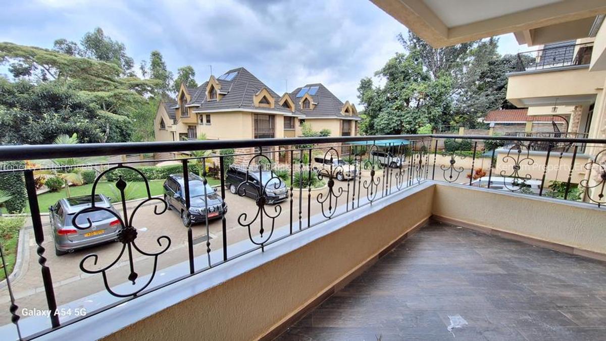 5 Bed Townhouse with En Suite in Lavington - 4