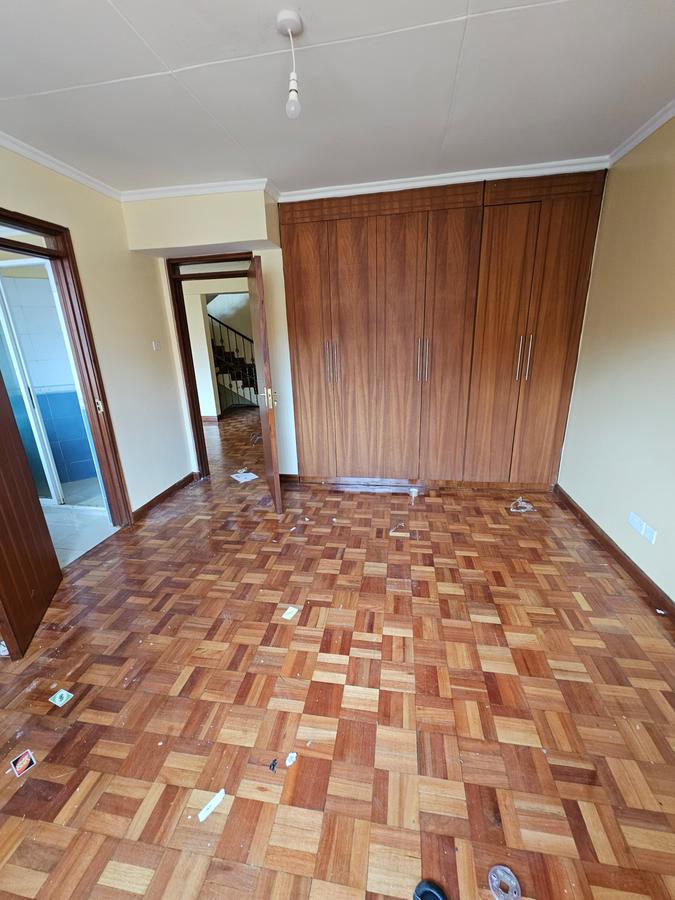 4 Bed Townhouse with En Suite at Lavington - 10