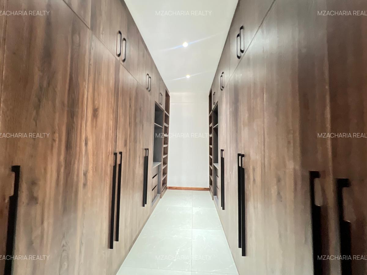 3 Bed Apartment with En Suite in Riverside - 13