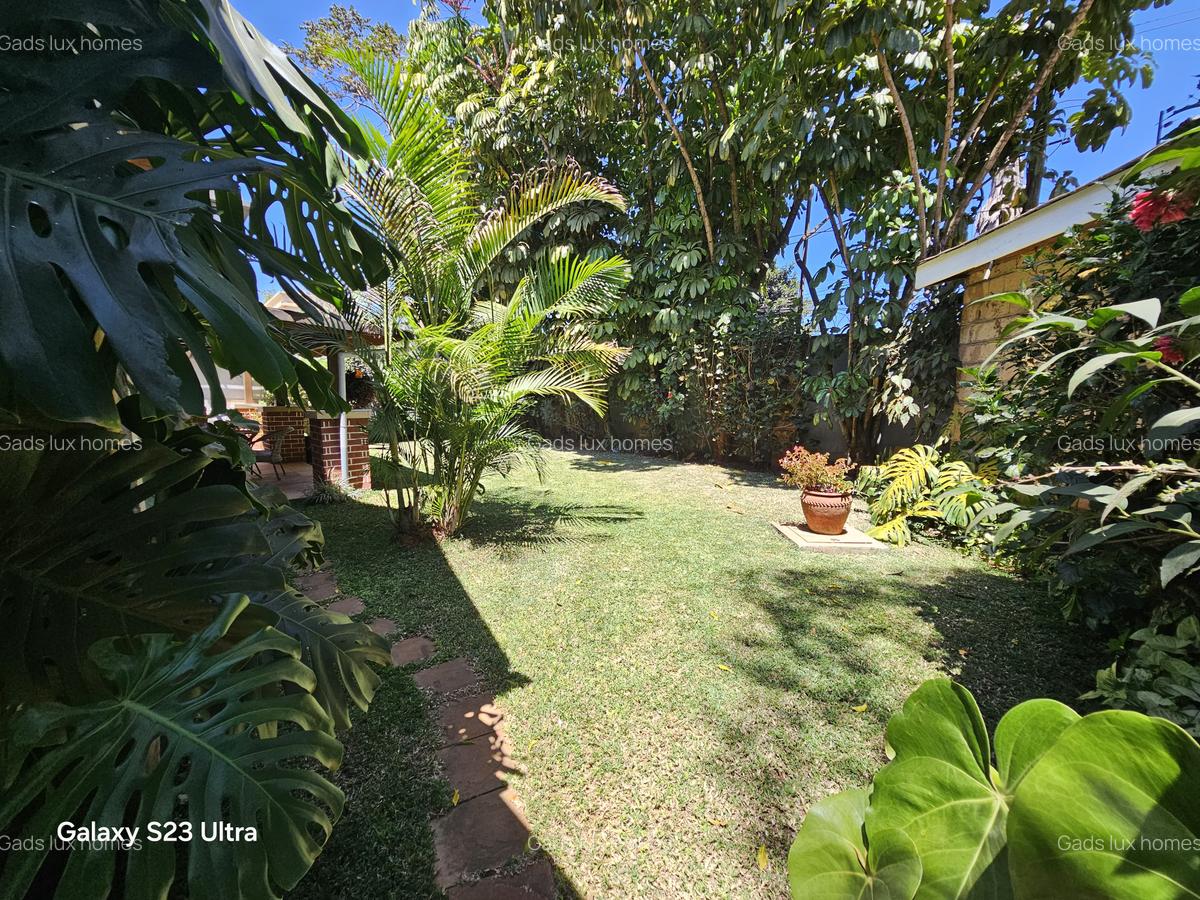 5 Bed Townhouse with En Suite at Lavington - 2