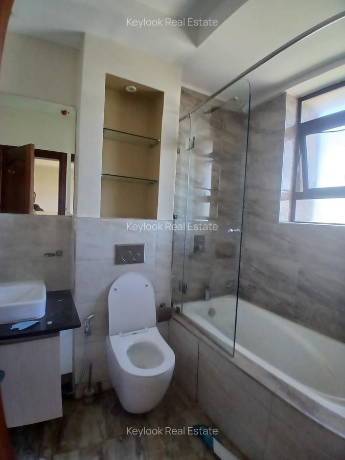 3 Bed Apartment with En Suite at Riverside Drive - 15