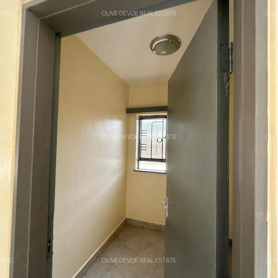 Commercial Property with Parking in State House - 5