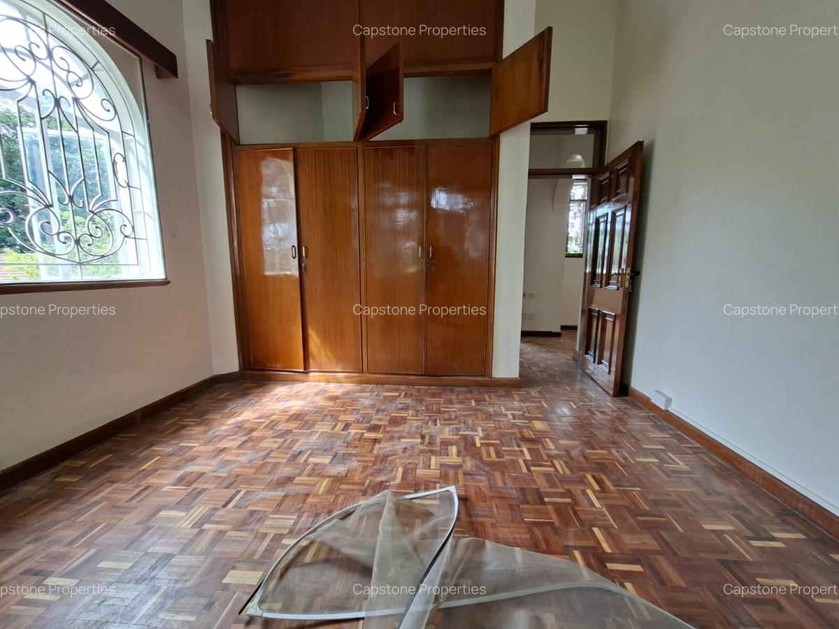 5 Bed House with En Suite in Nyari - 19