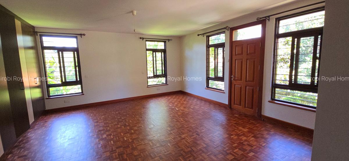 5 Bed Townhouse with En Suite at Lavington Green - 17