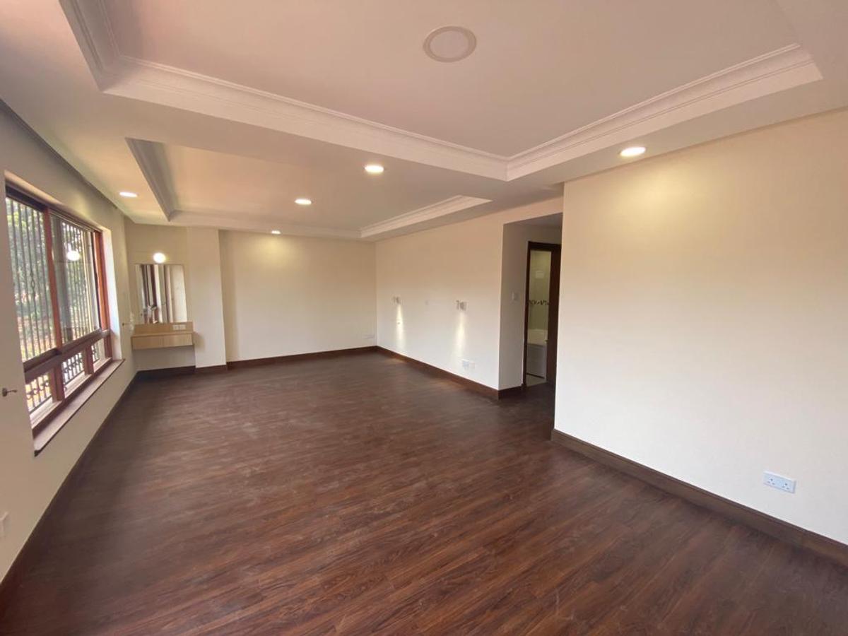 5 Bed Townhouse with En Suite in Spring Valley - 10