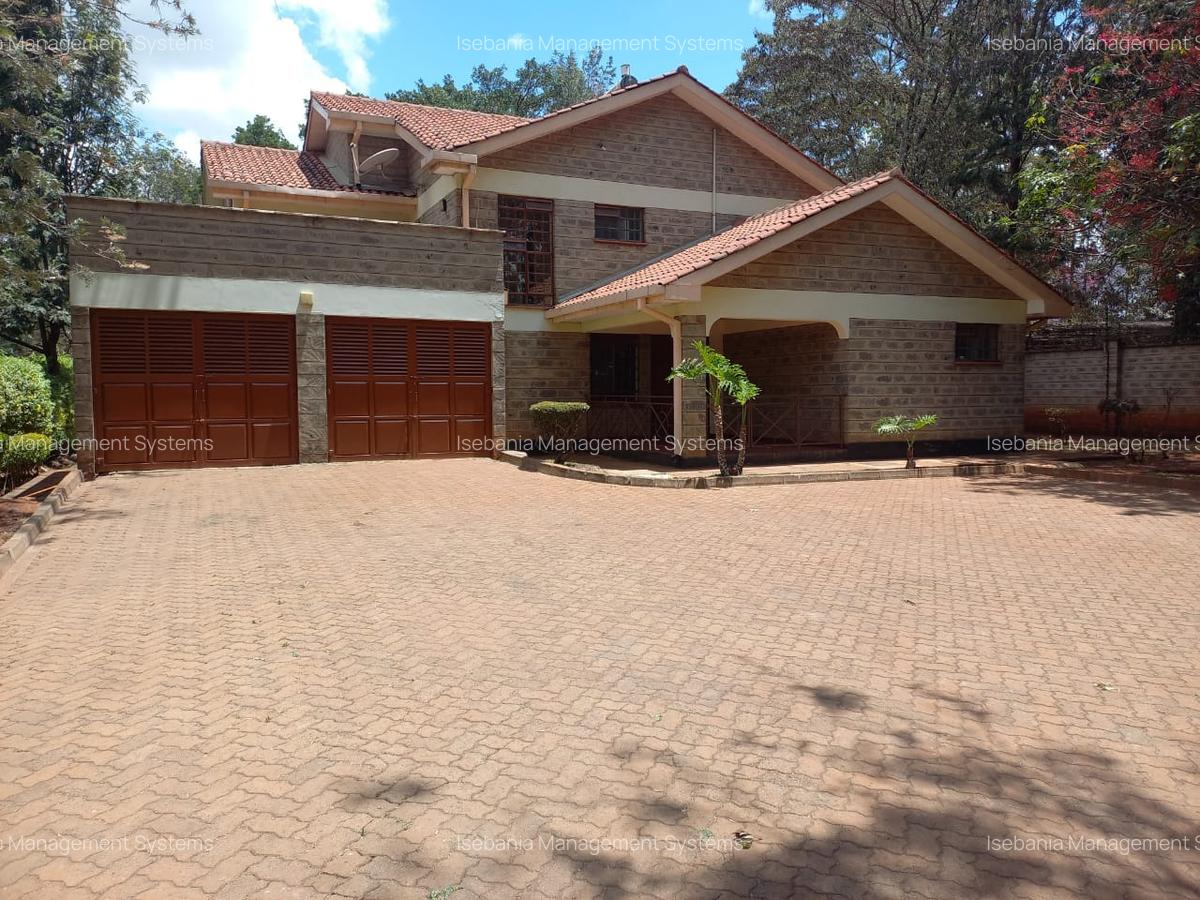 4 Bed House with En Suite at - 8