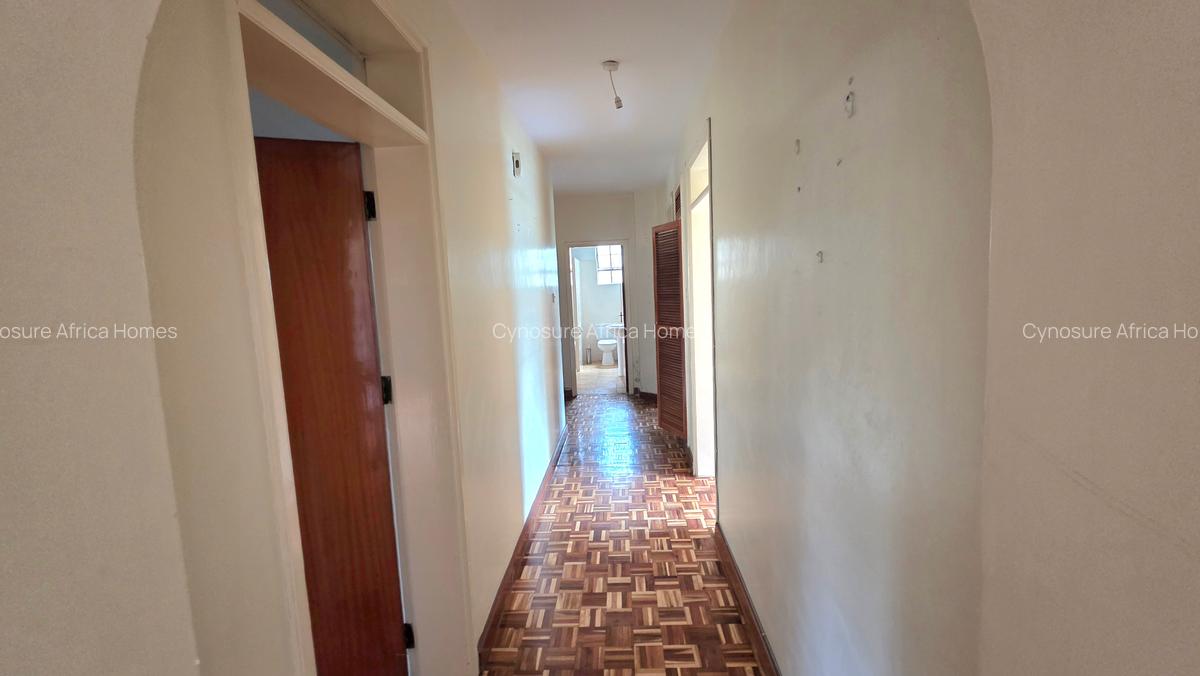 3 Bed Apartment with En Suite at Lavington - 5
