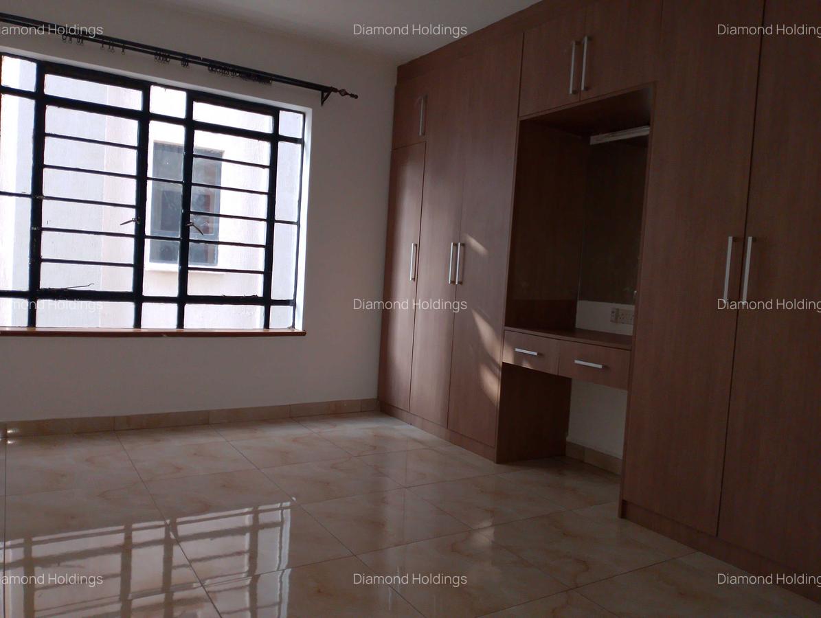 3 Bed Apartment with En Suite at Parklands - 4