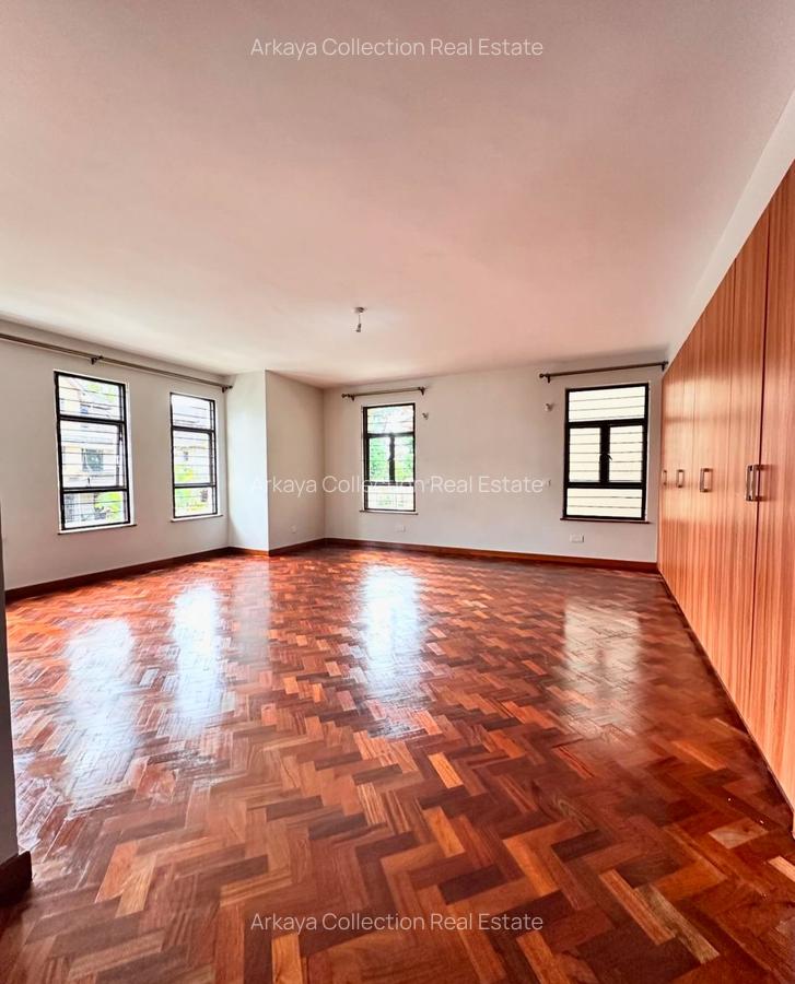 5 Bed House with En Suite in Lavington - 4