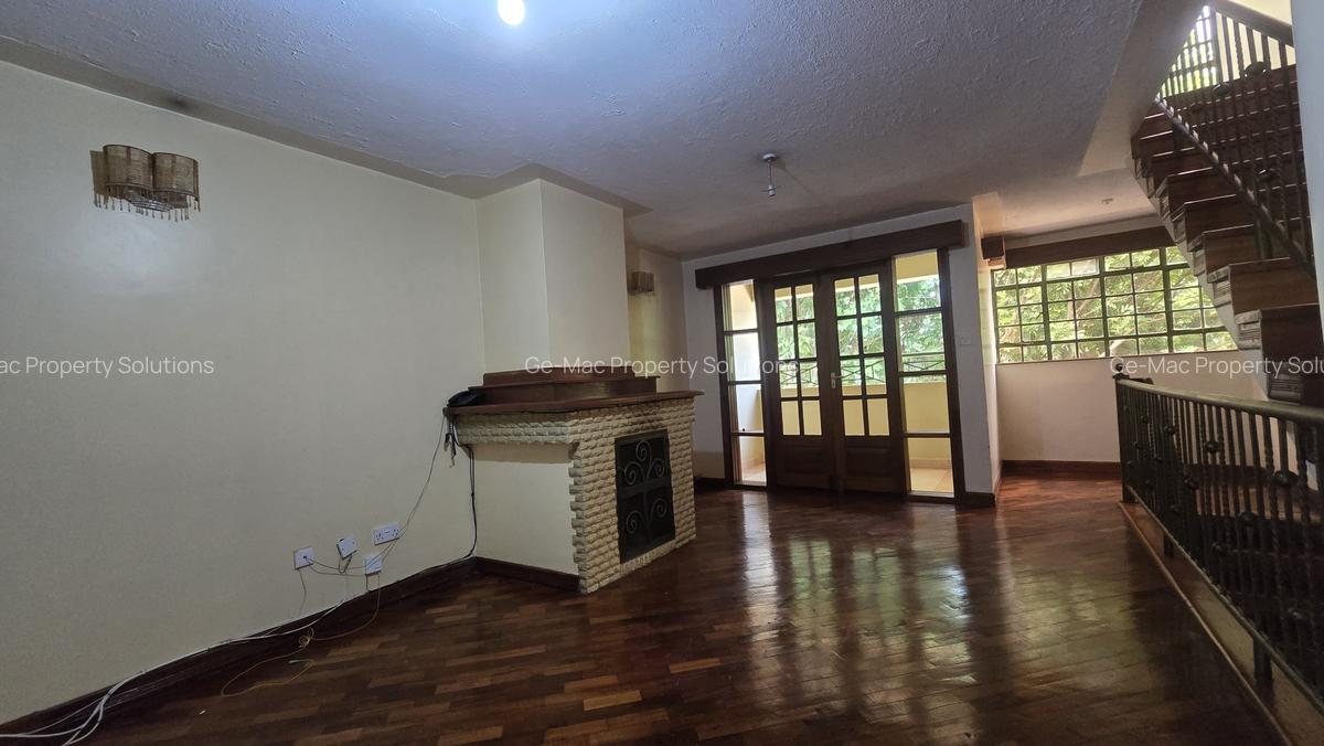 5 Bed Townhouse with En Suite in Lavington - 3