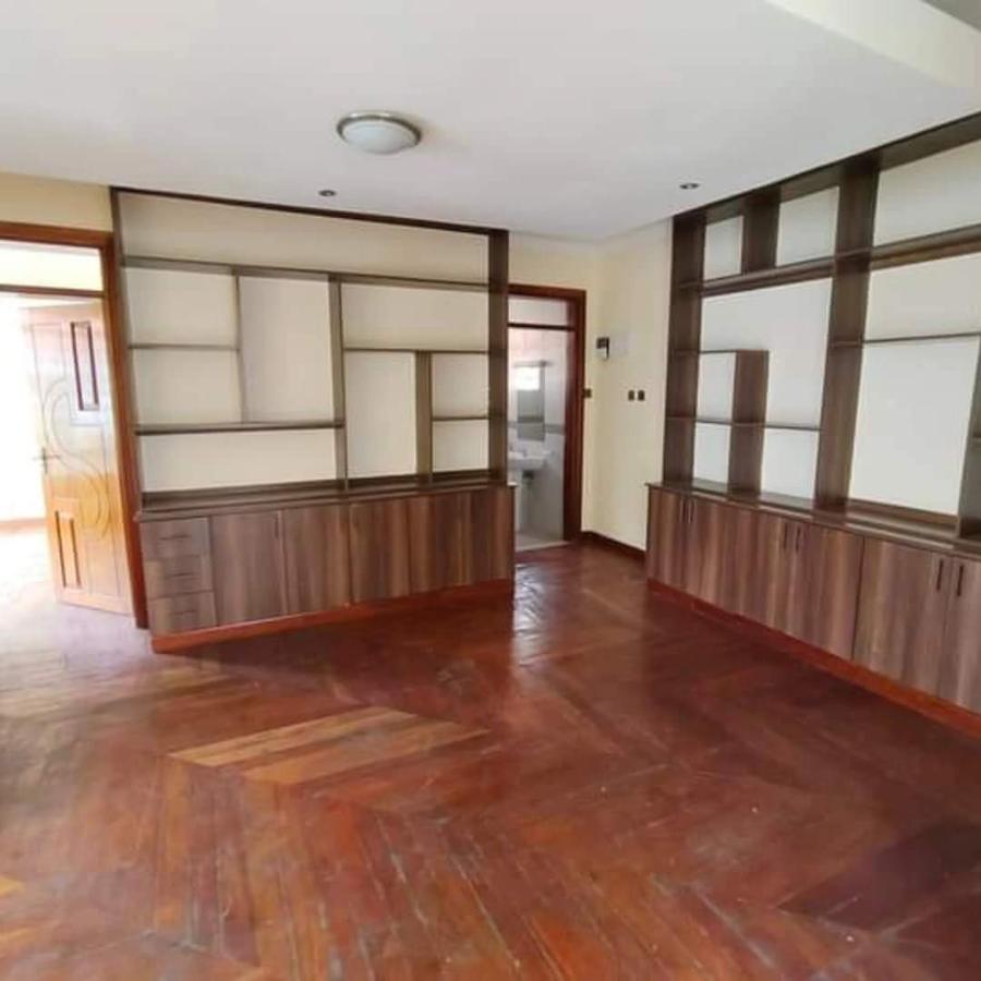 5 Bed Townhouse with En Suite at Lavington - 5