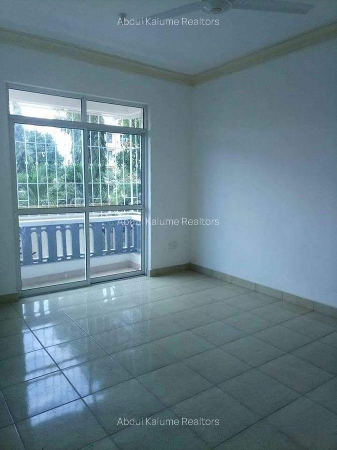 Serviced 2 Bed Apartment with En Suite at Bamburi - 5