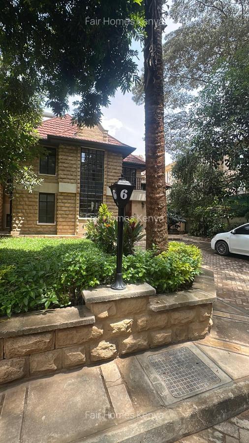 5 Bed Townhouse with En Suite at Lavington Green - 16