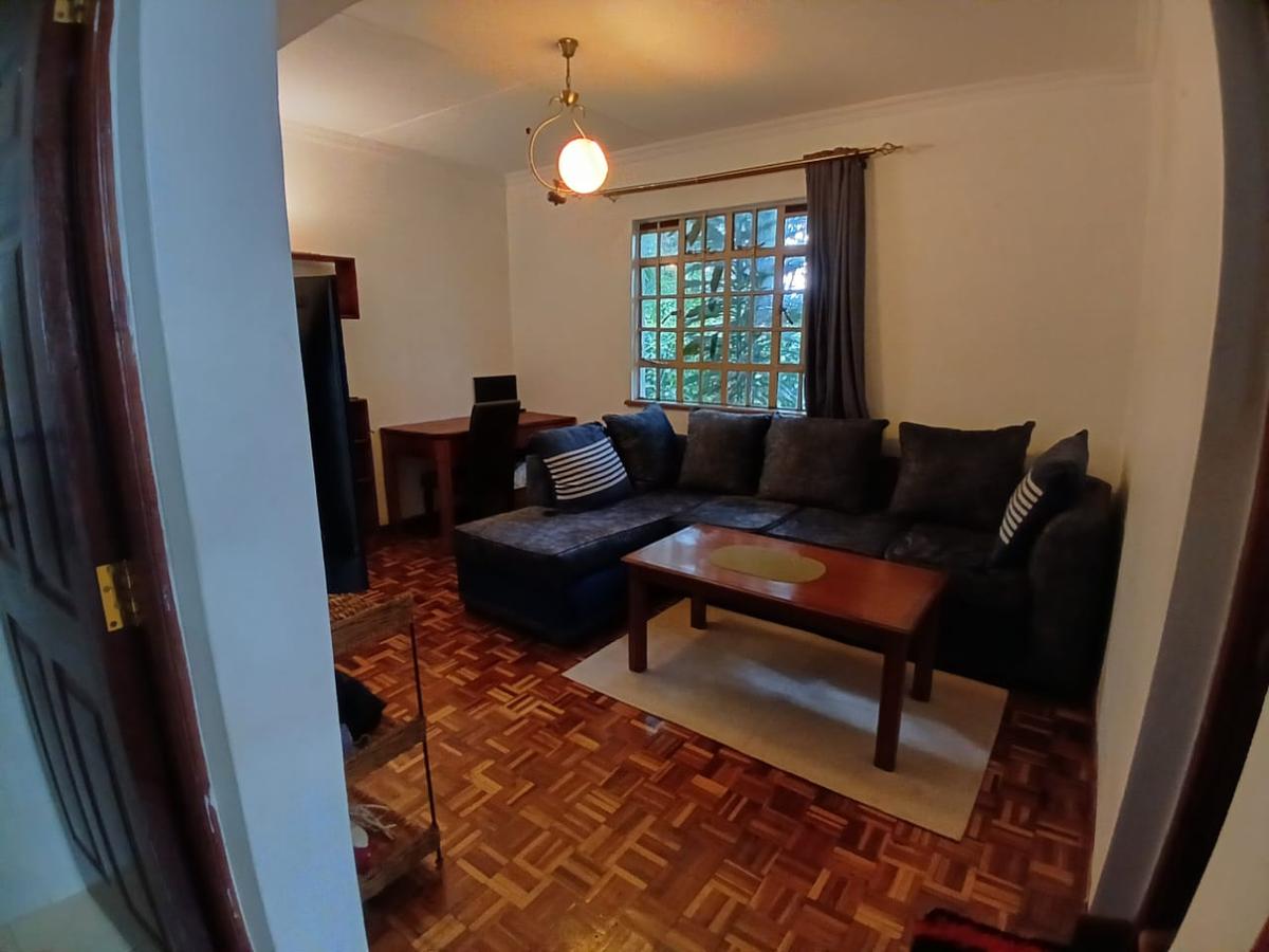 1 Bed House with En Suite in Lavington - 4