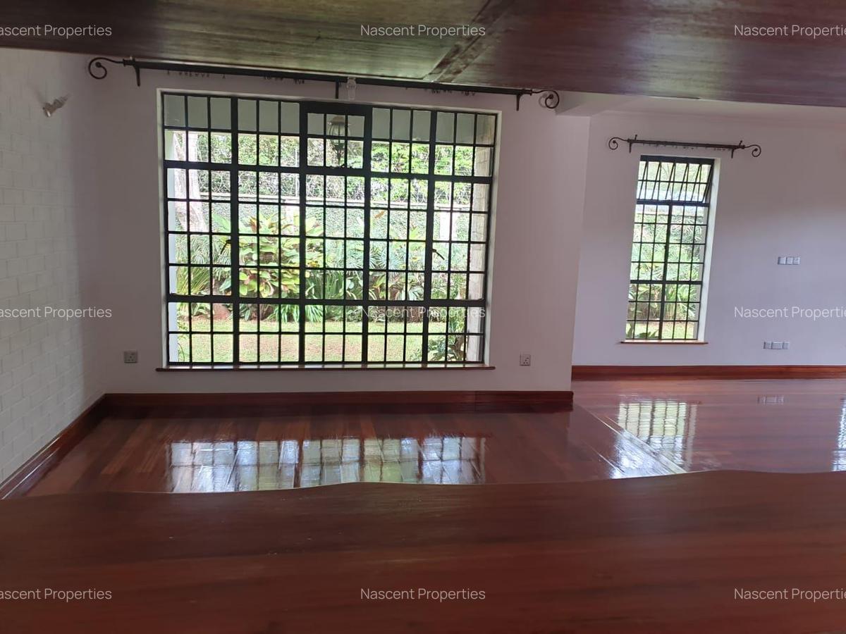 4 Bed Villa with En Suite in Spring Valley - 6