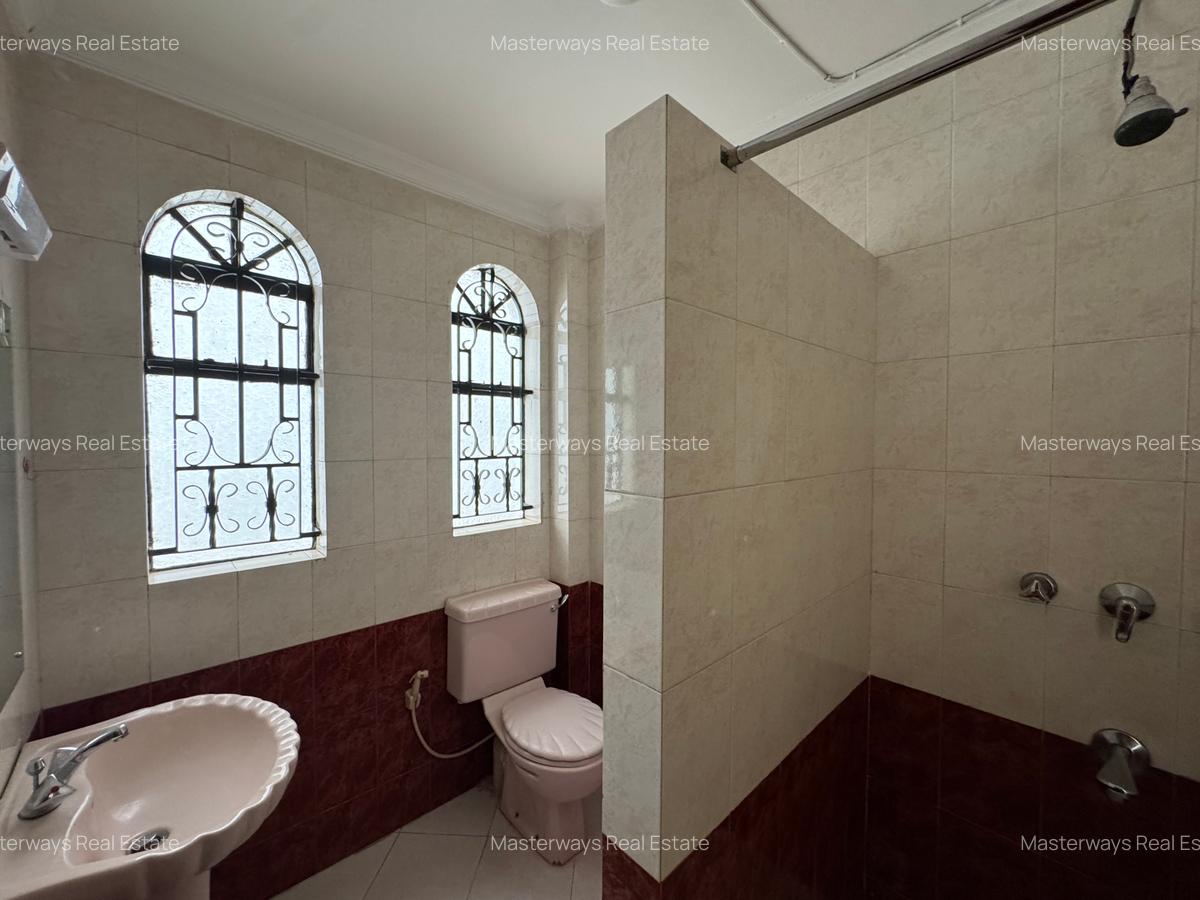 4 Bed Townhouse with En Suite in Riverside - 10