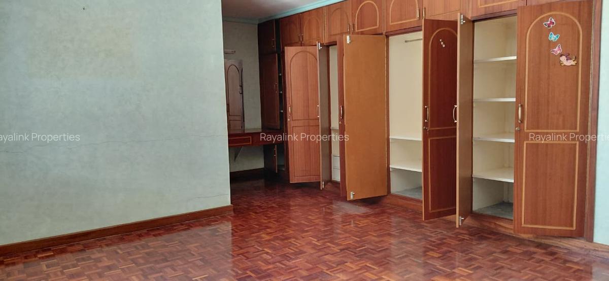 4 Bed Townhouse with En Suite at Grivellea - 7