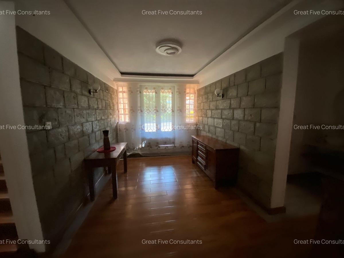 5 Bed House with En Suite in Runda - 17